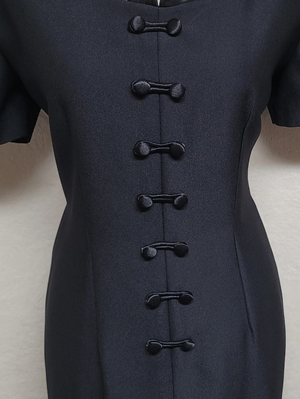 90s Vintage Miss Scarlett Black Satin Crepe Frog Clasp Closure Midi Wiggle Dress - Picture 4 of 11